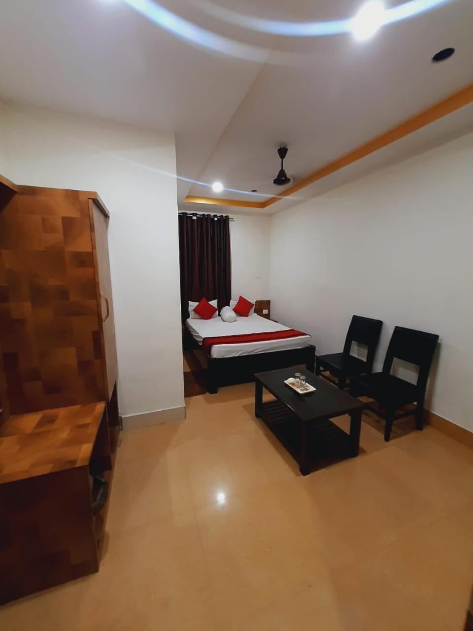Hotel Knight Inn Airport 구와하티 외부 사진